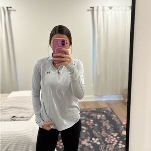 Under Armour Women's Light Gray Long Sleeve Top